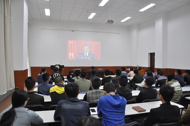 英国365上市集团学生骨干收看十九大开幕式 英国365上市集团学生骨干收看十九大开幕式