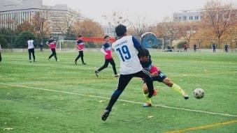 英国365上市集团强行突破